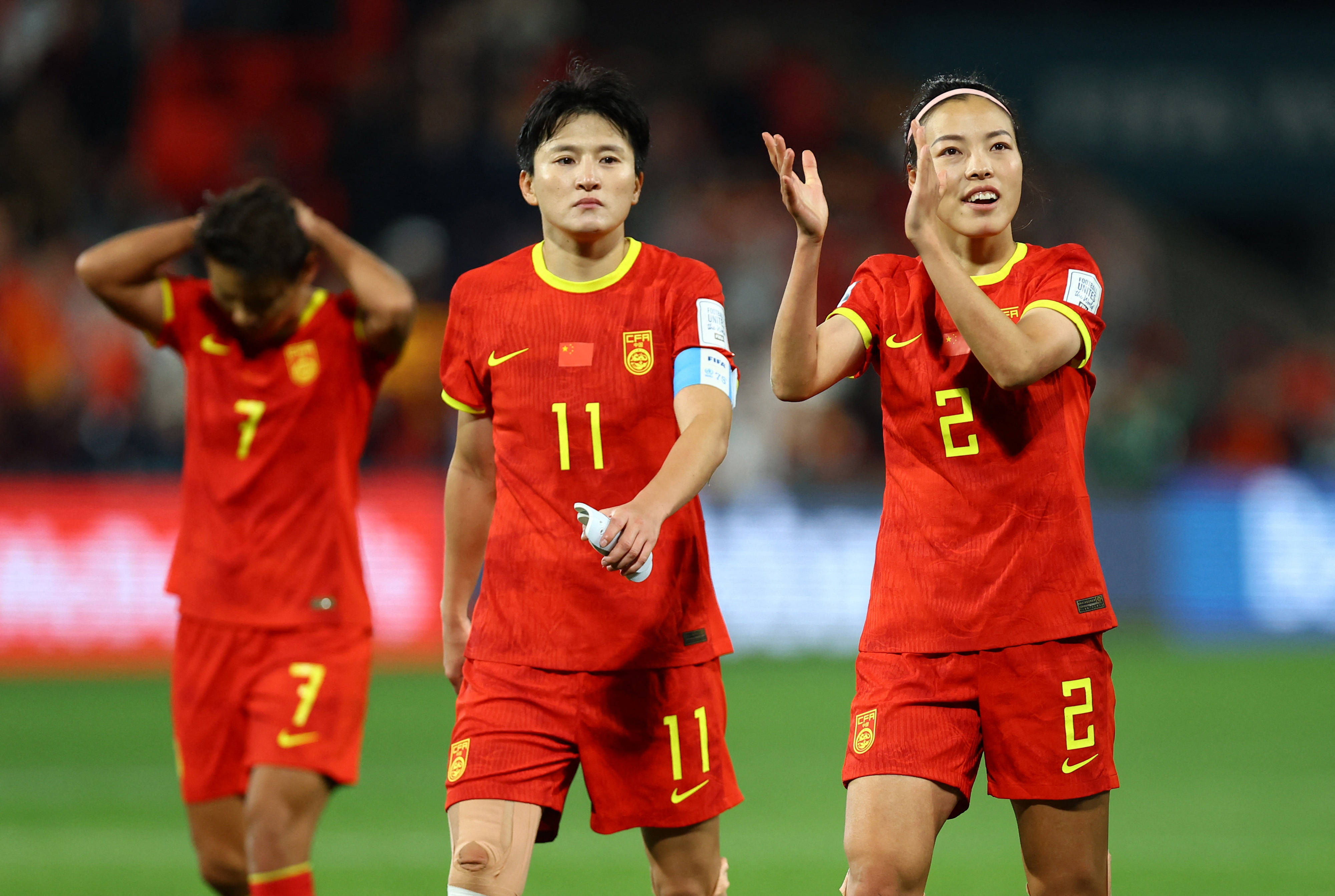 包含中国女足队员在比赛中展现实力，为国争光的词条