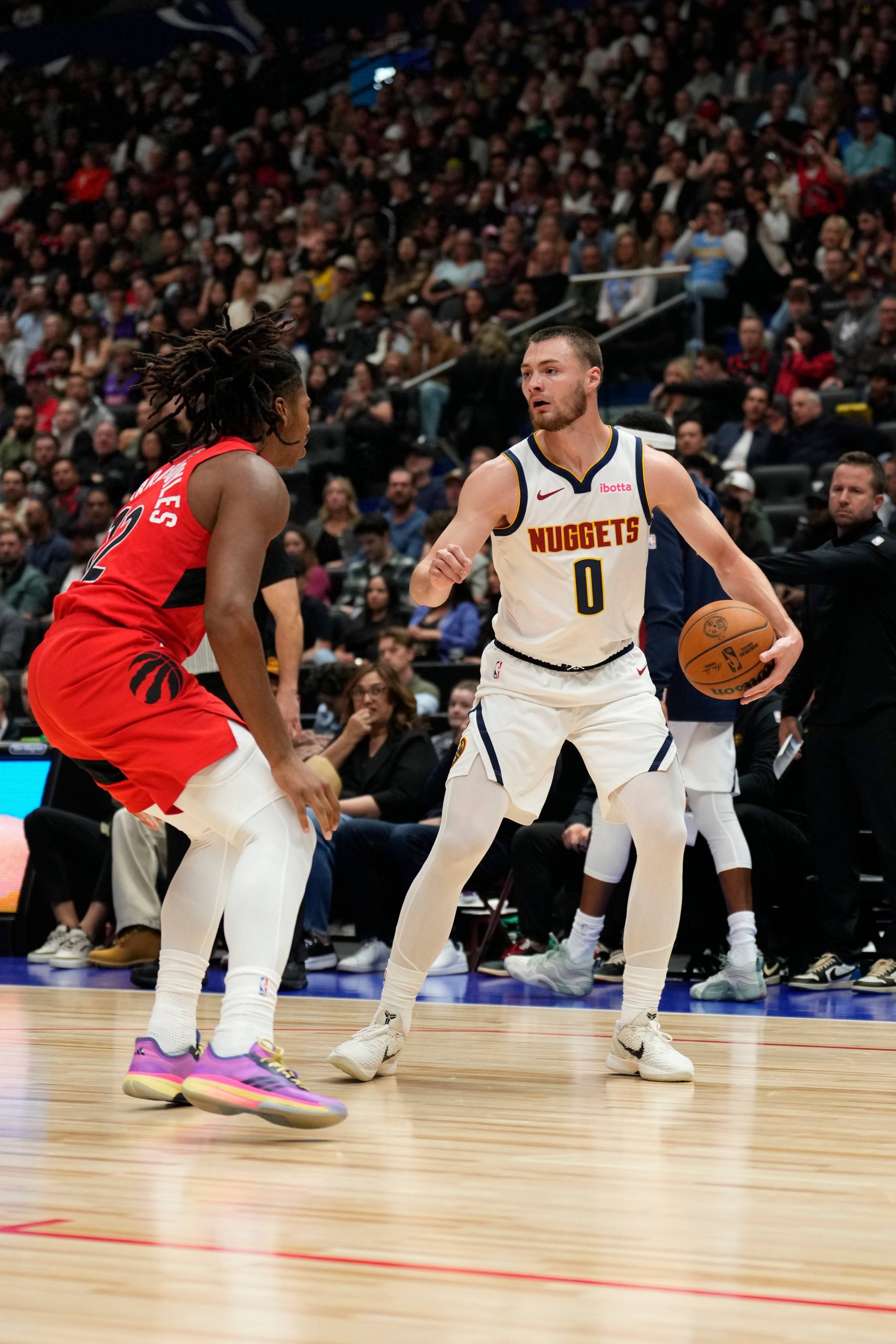 猛龙队击败老鹰队，雄起新赛季