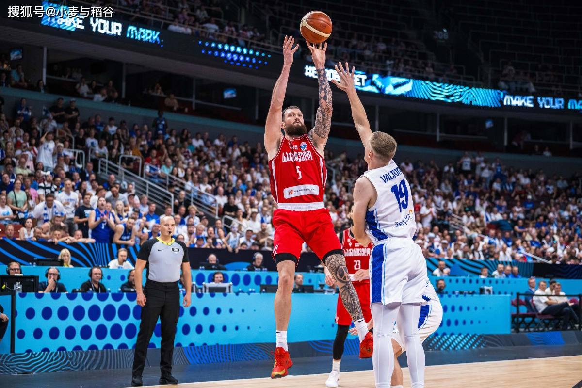 雄鹿大将脚踝扭伤，队友全力助战的简单介绍