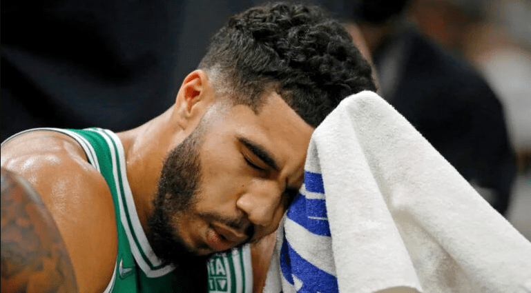 打破瓶颈，跻身巅峰，球队斗志昂扬搏击赛场