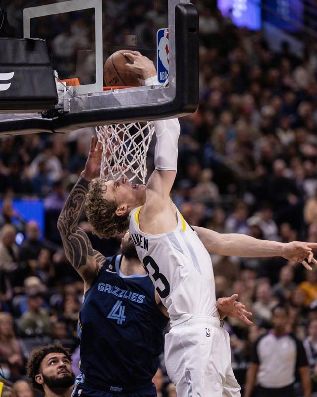 包含爵士队状态回升，引领西区榜首的词条