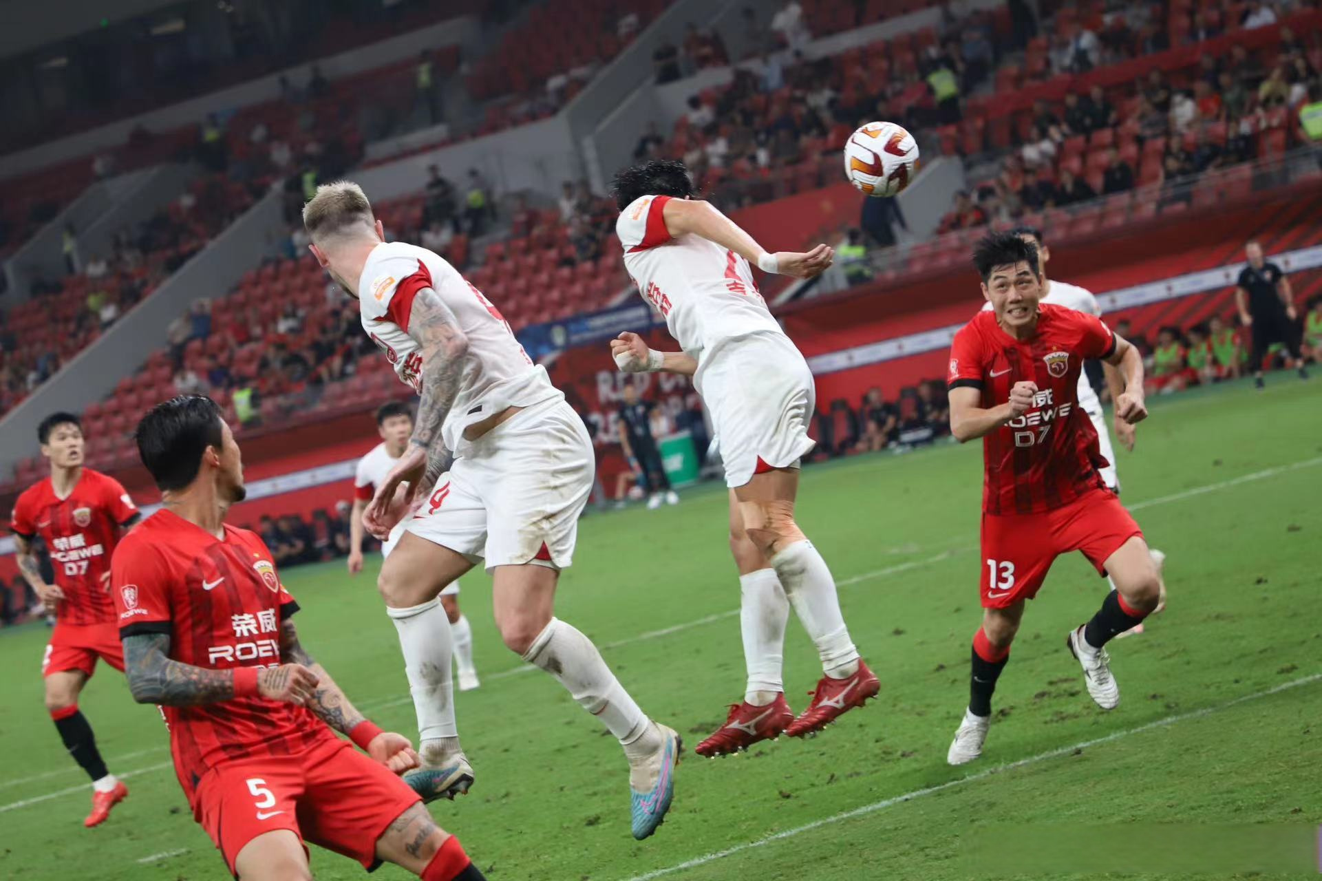 猛将攻破球门！狂欢庆祝场面霸气十足