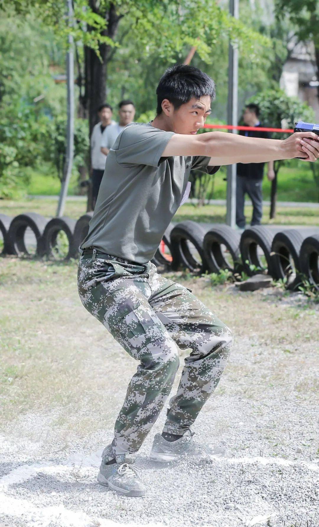 强力防线守住胜利，实现卫冕之路