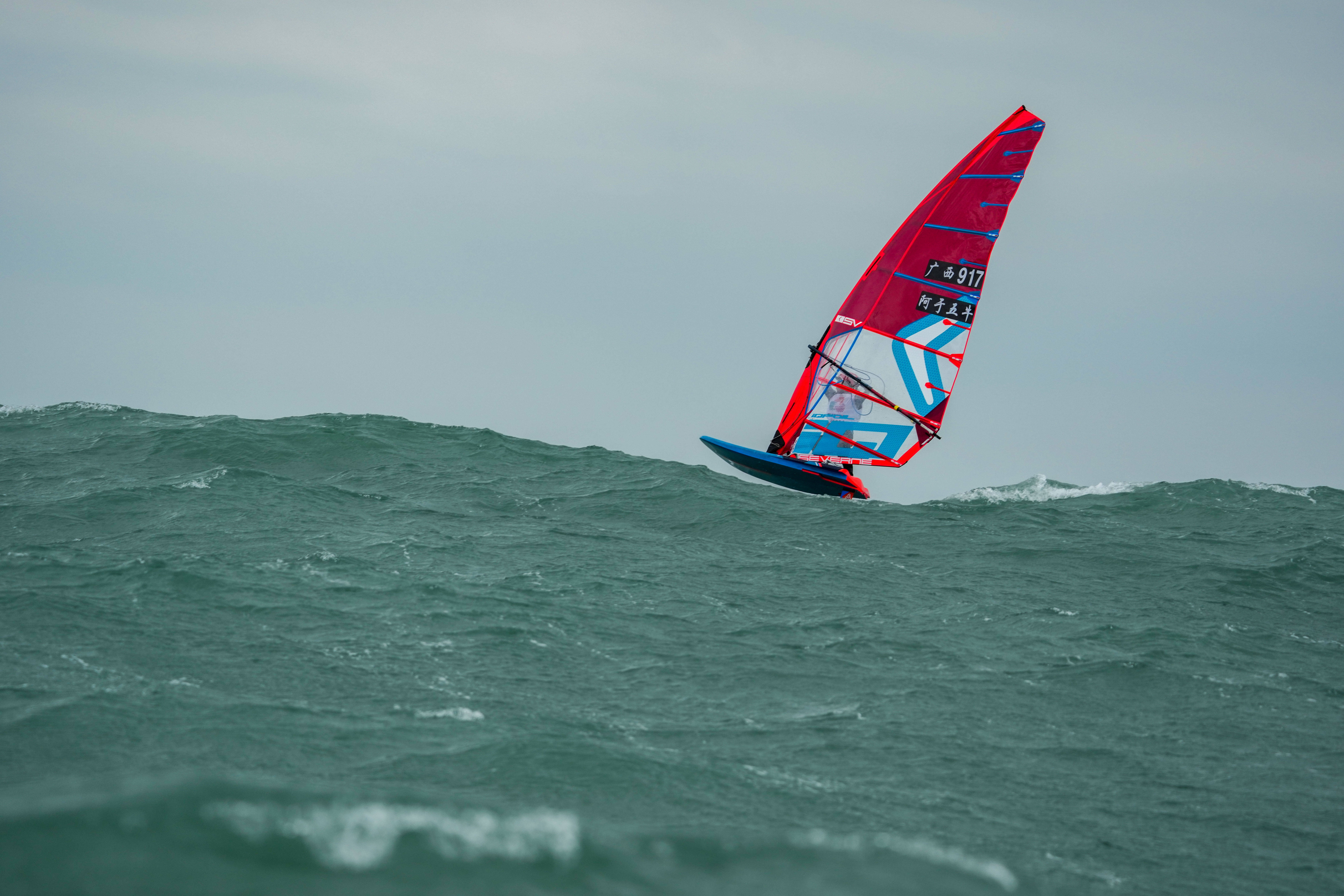 od体育网站入口-西班牙队在帆船比赛中遭遇困境