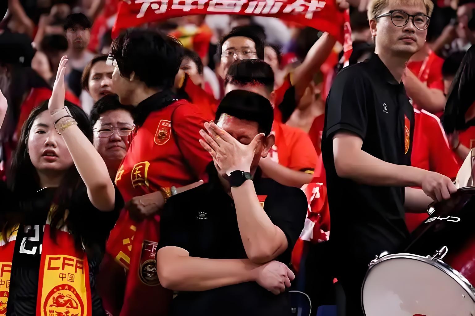 争夺国内冠军足球巨头展开恶战