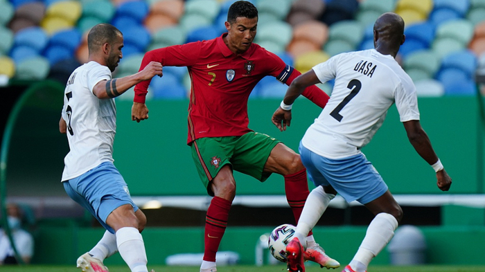 香港队热身赛赢得欢呼，备战紧张的简单介绍